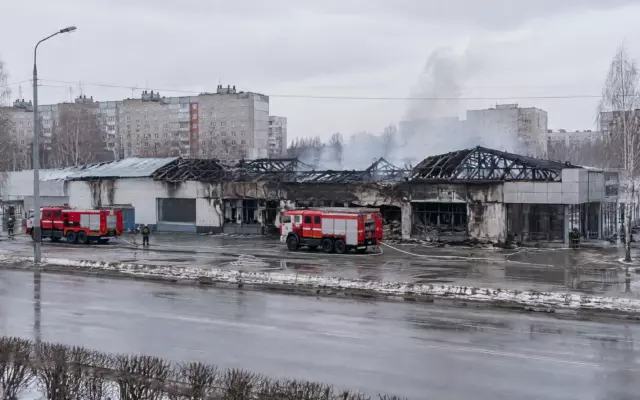 В Томске на проспекте Фрунзе потушили пожар в 1-этажном здании на 800 кв. метров